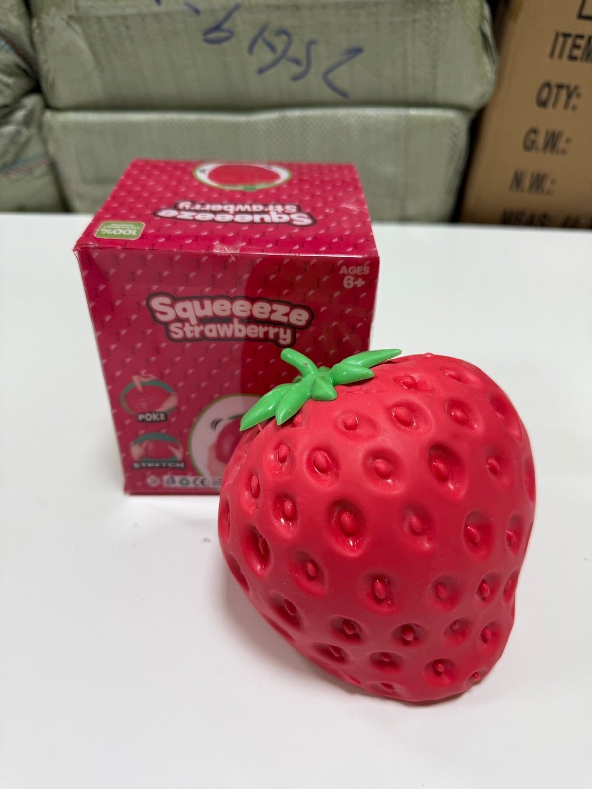 GNIOTKA TRUSKAWKA SQUISHY STRAWBERRY