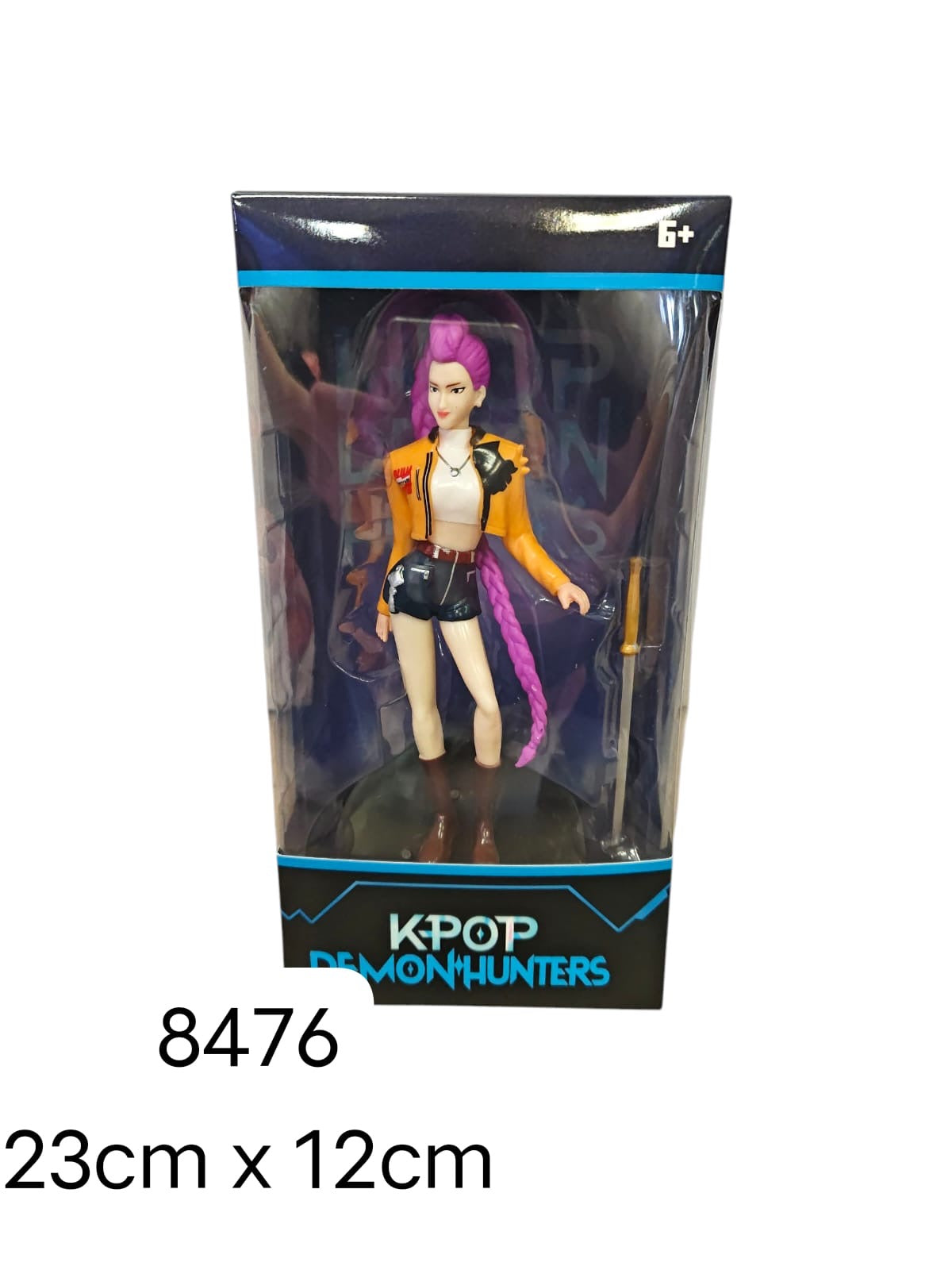 FIGURKA KPOP 23 x 12 CM