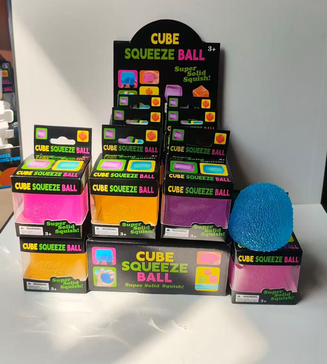 GNIOTKA CUBE SQUEEZE BALL