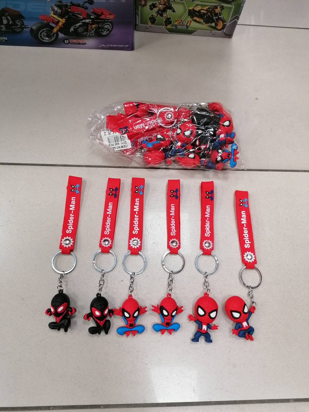 BRELOK DO KLUCZY SPIDER MAN (KARTON)