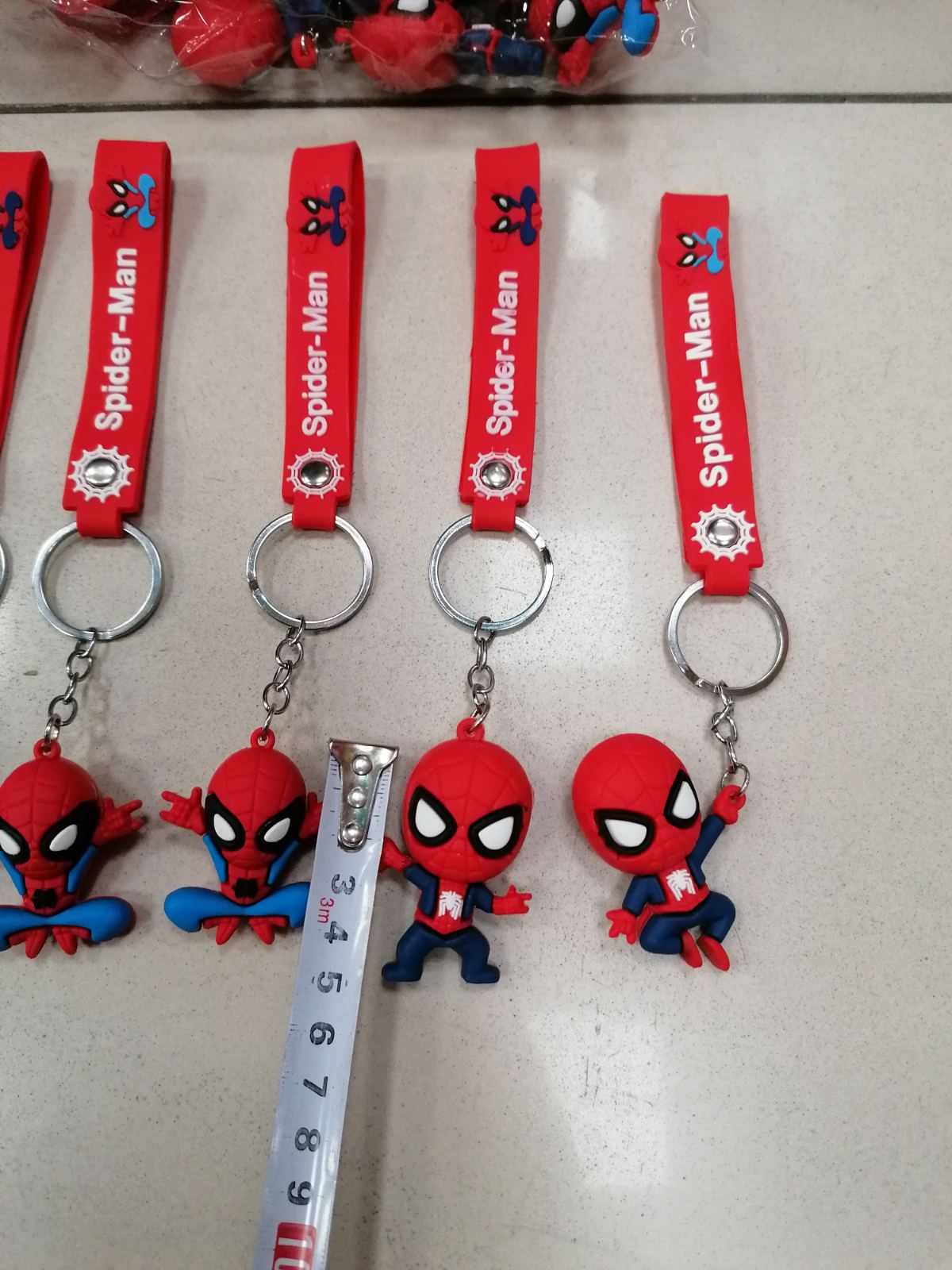 BRELOK DO KLUCZY SPIDER MAN (KARTON)