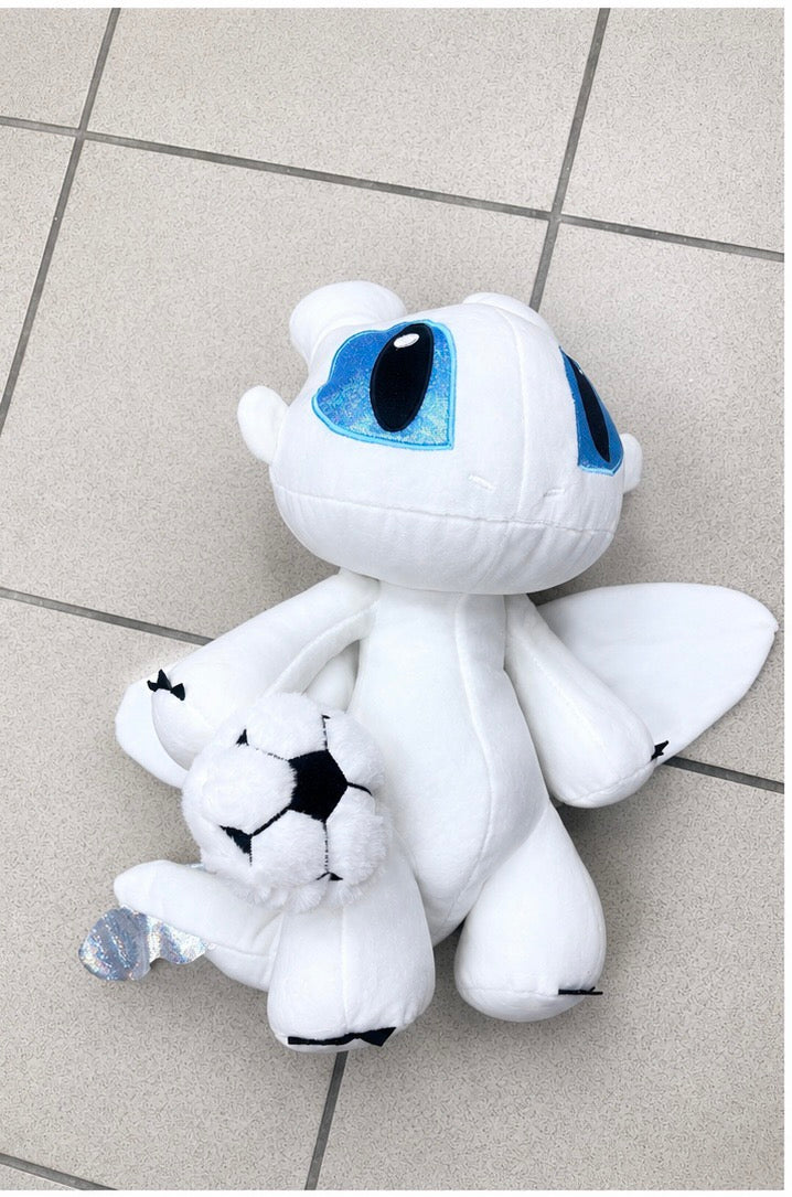 MASKOTKA SMOK Z PIŁKĄ 40 CM